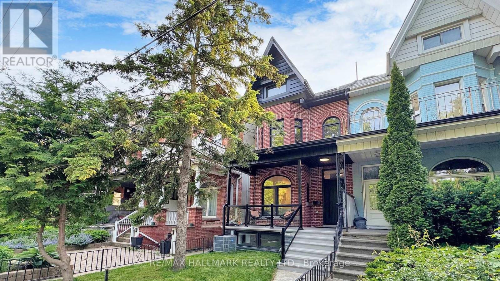 122 Crawford St, Toronto, ON M6J 2V4