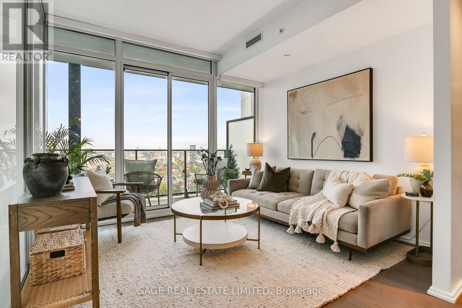 2504 125 Peter St, Toronto, ON M5V 0M2