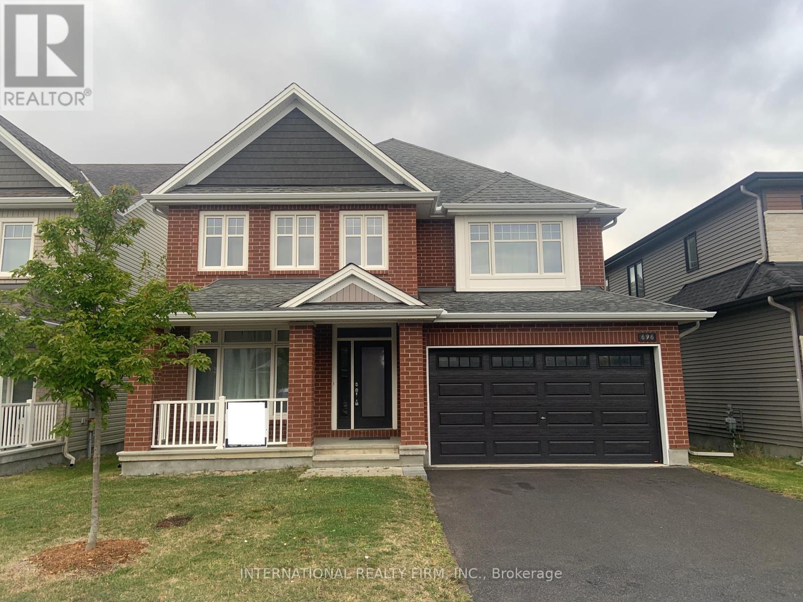 696 Moonflower Cres, Ottawa, ON K1T 0X8