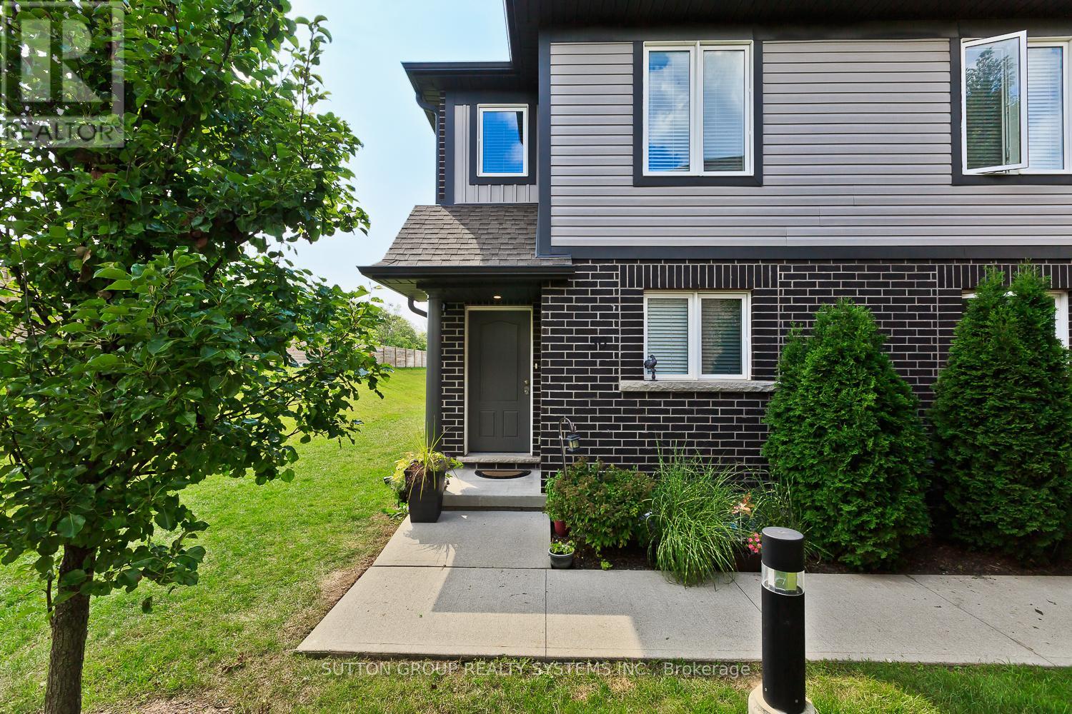 50 7768 Ascot Cir, Niagara Falls, ON L2H 3P9