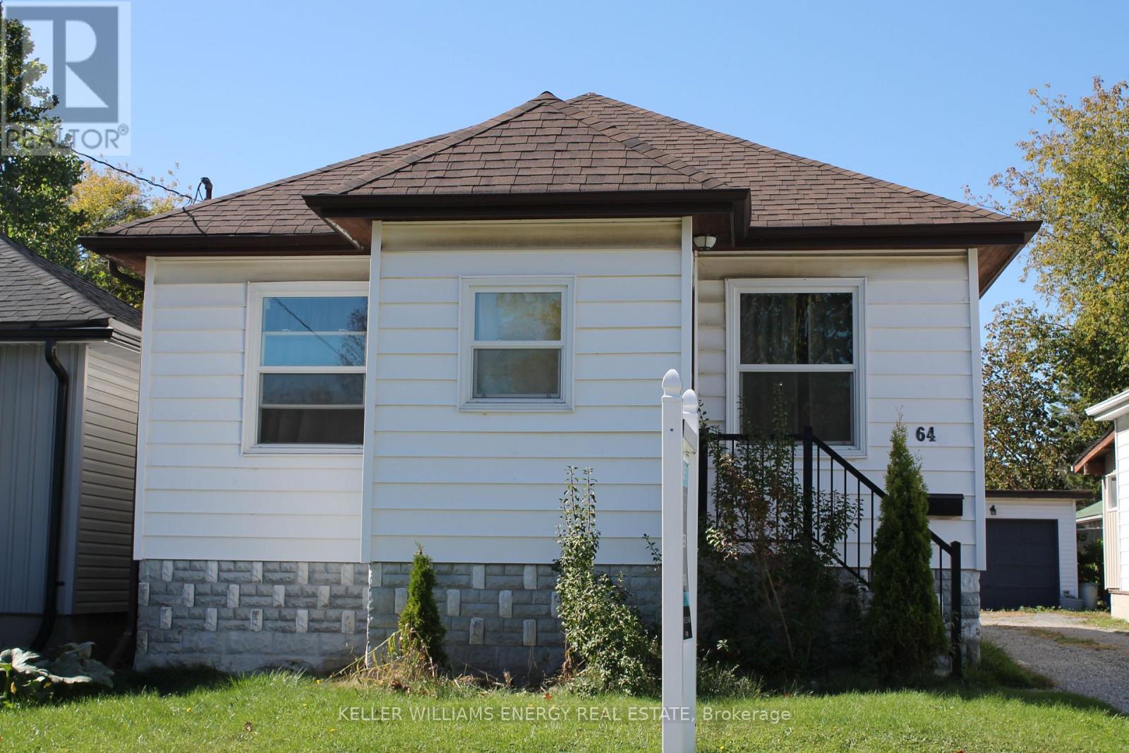64 Grenfell St, Oshawa, ON L1J 4W2