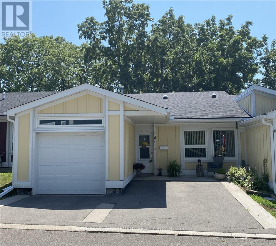 37 Bishop Tonnos Way, Hamilton, ON L9B 2L7