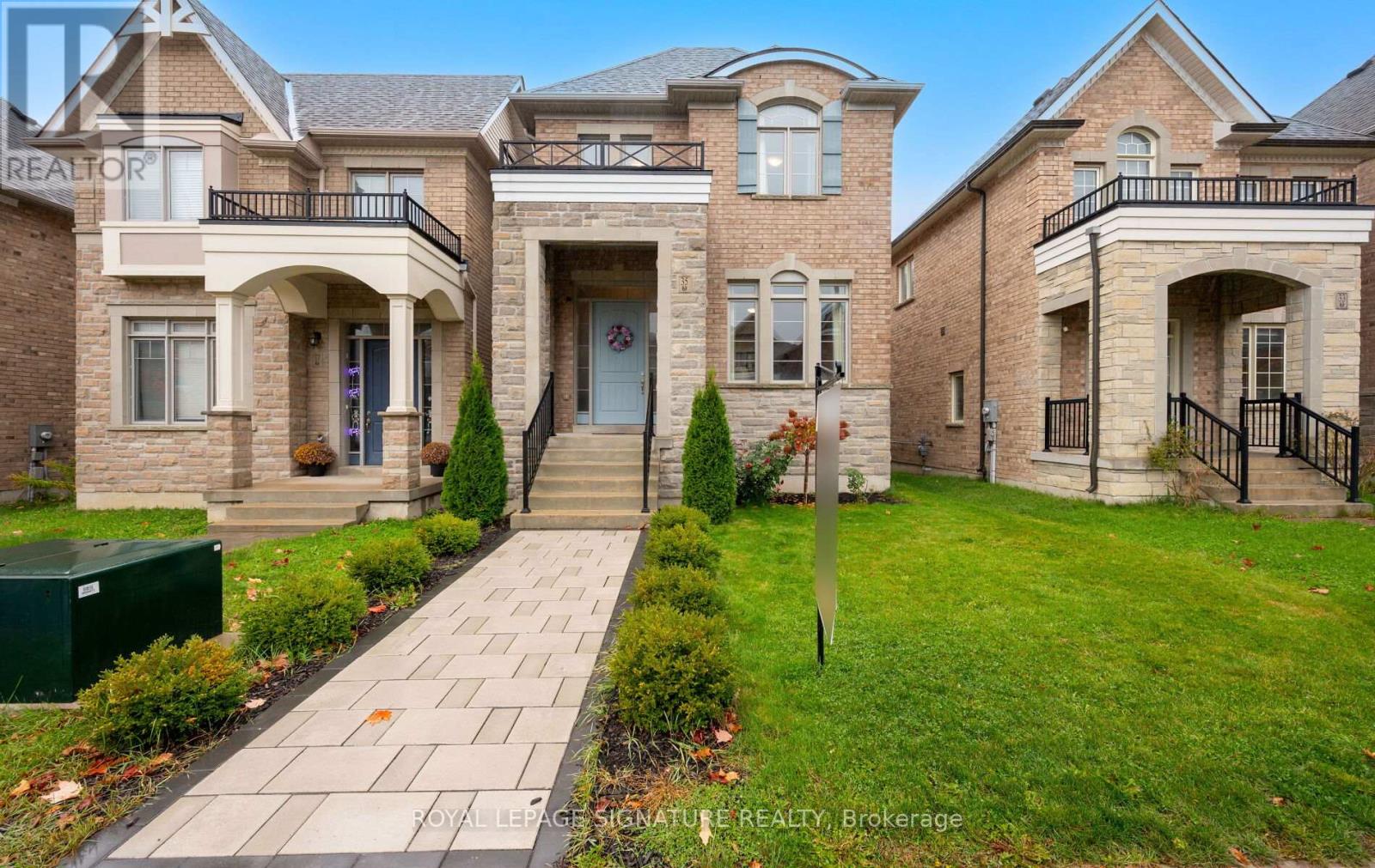 35 Clara May Ave, East Gwillimbury, ON L9N 0L6