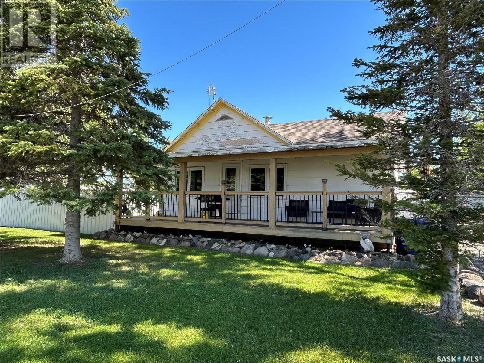 3 Coteau Ave, Halbrite, SK S0C 1H0