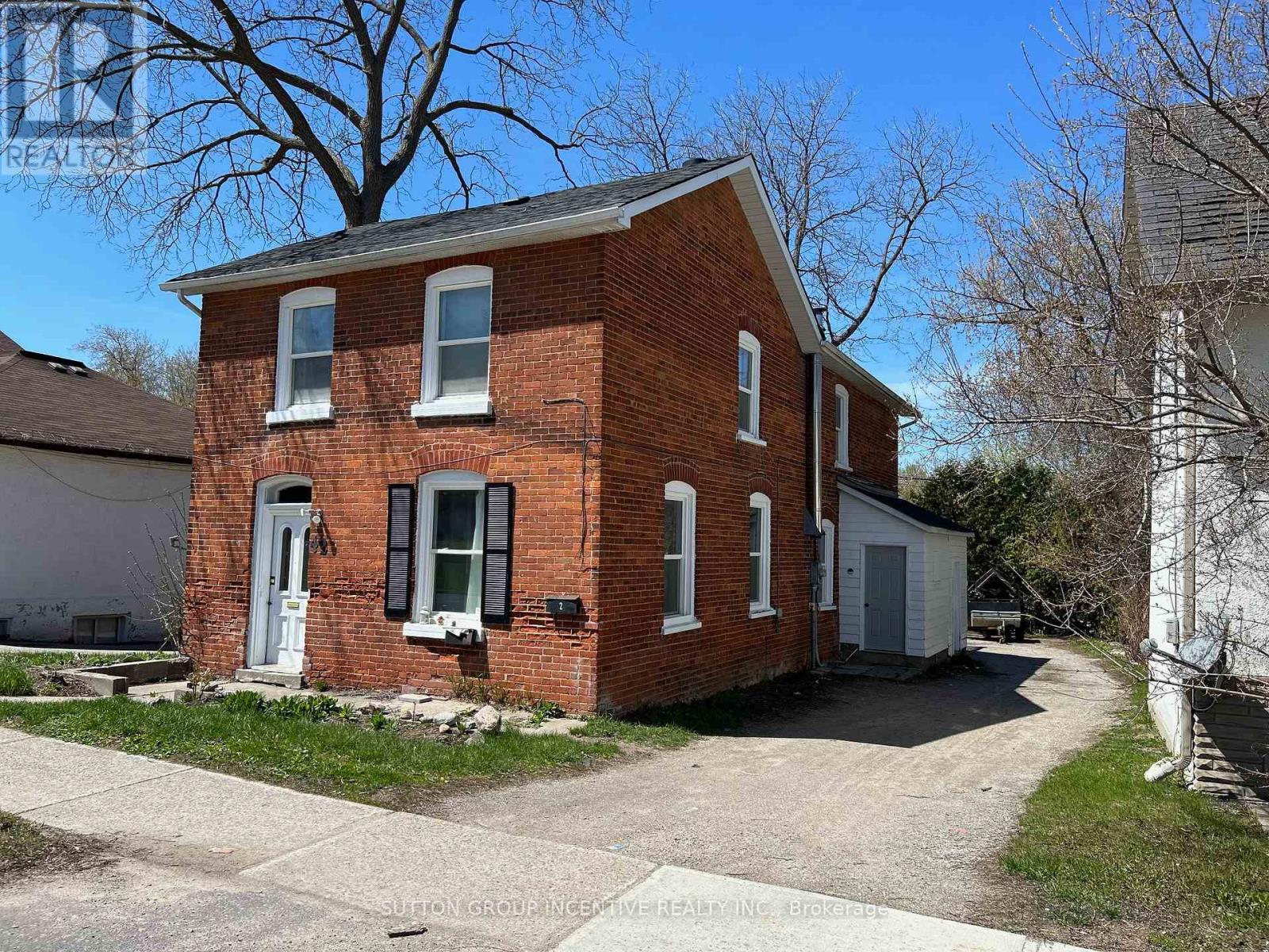 42 Penetang St, Barrie, ON L4M 1V6