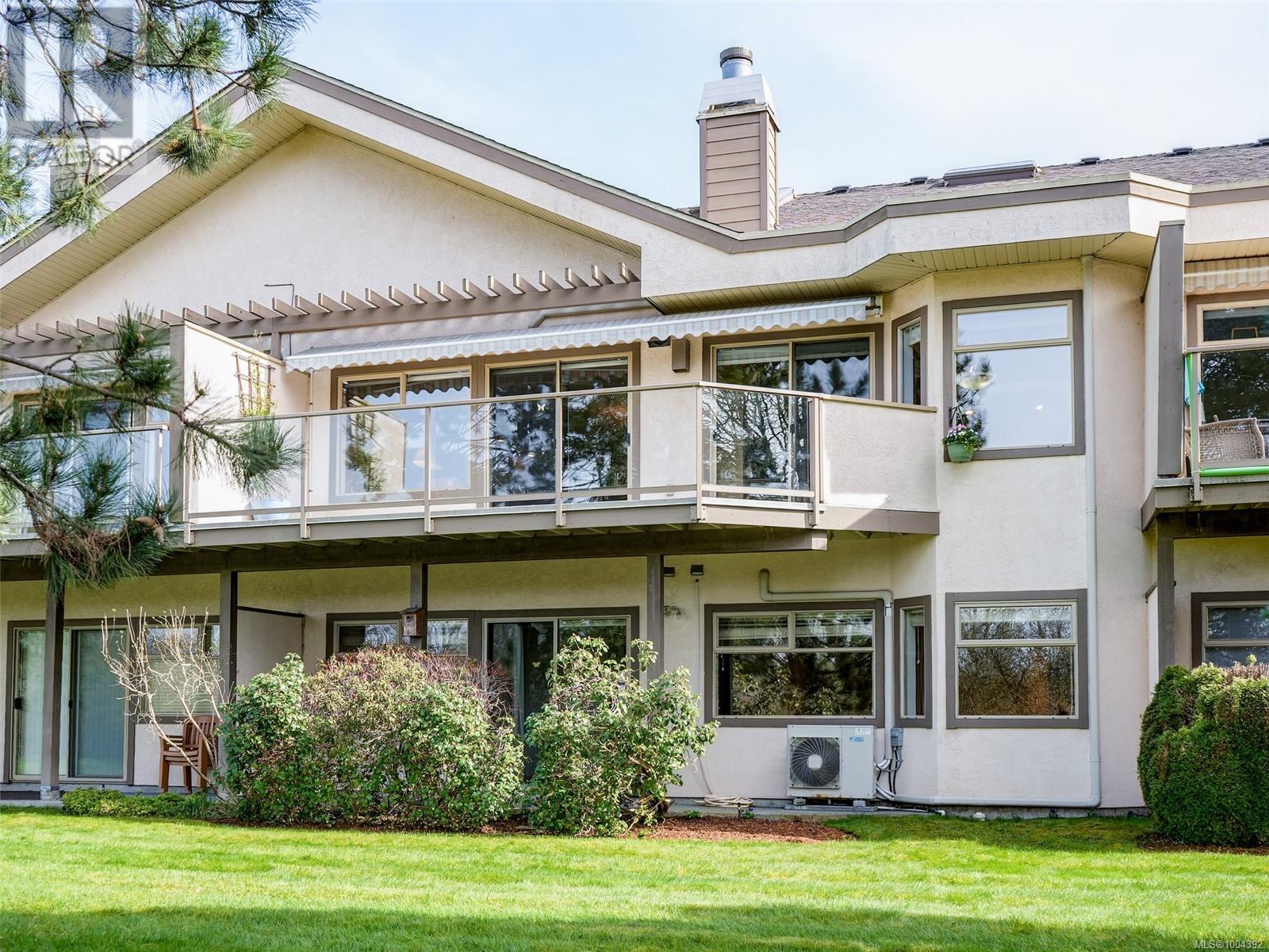 4318 Emily Carr Dr Unit 47 Dr, Saanich, BC V8X 5E7