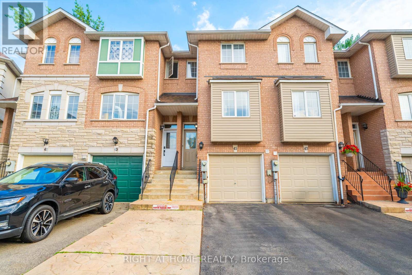 45 Rivers Edge Dr, Toronto, ON M6M 5L4
