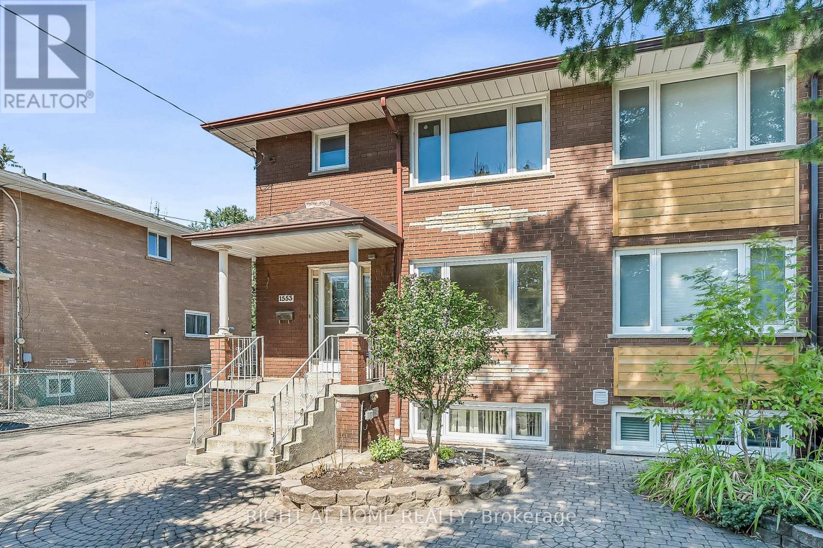 1553 Northmount Ave, Mississauga, ON L5E 1Y9
