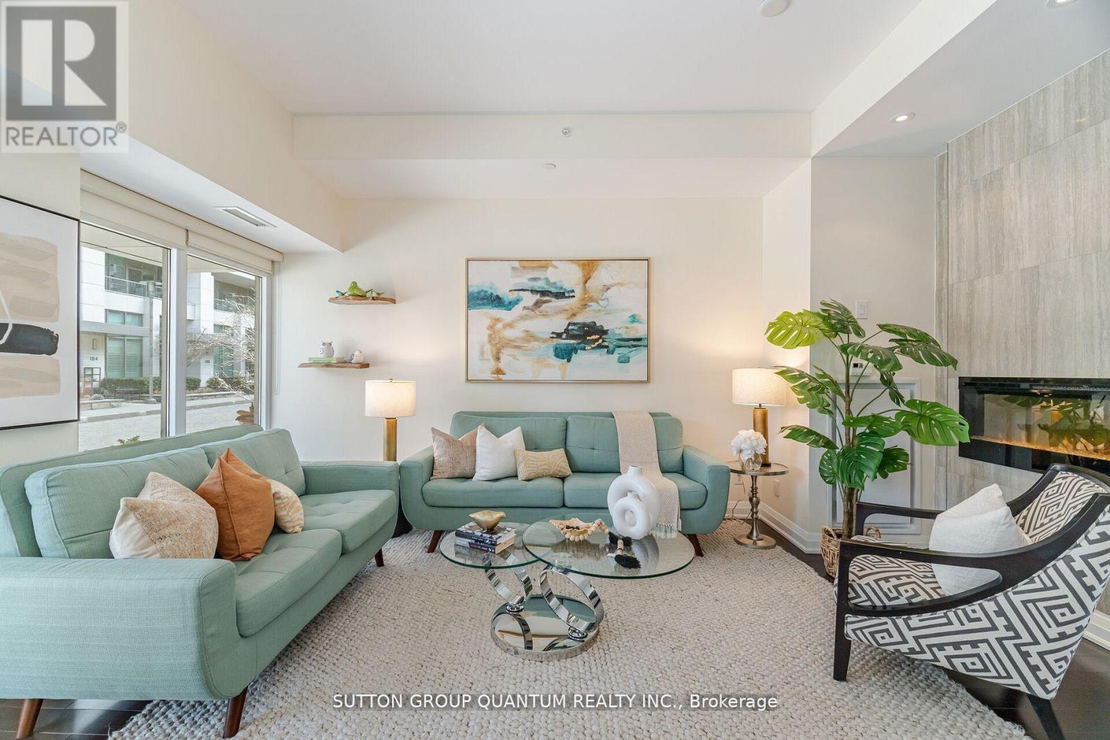 120 56 Jones St, Oakville, ON L6L 3E5