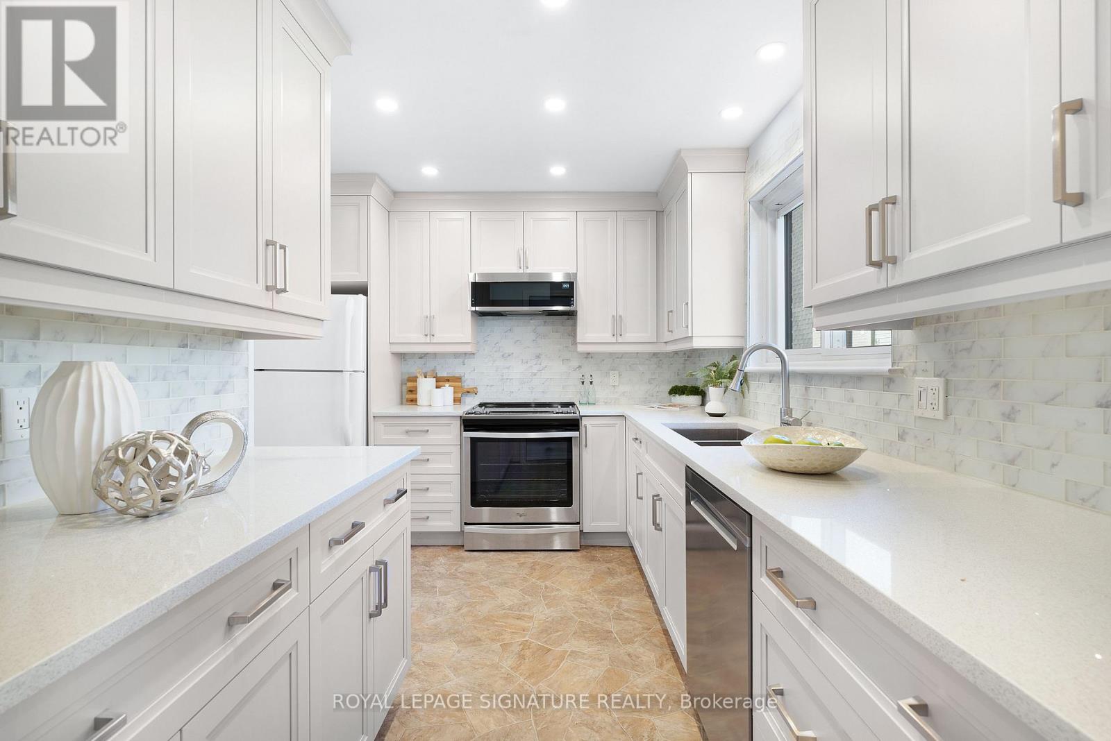 64 1235 Radom St, Pickering, ON L1W 1J3