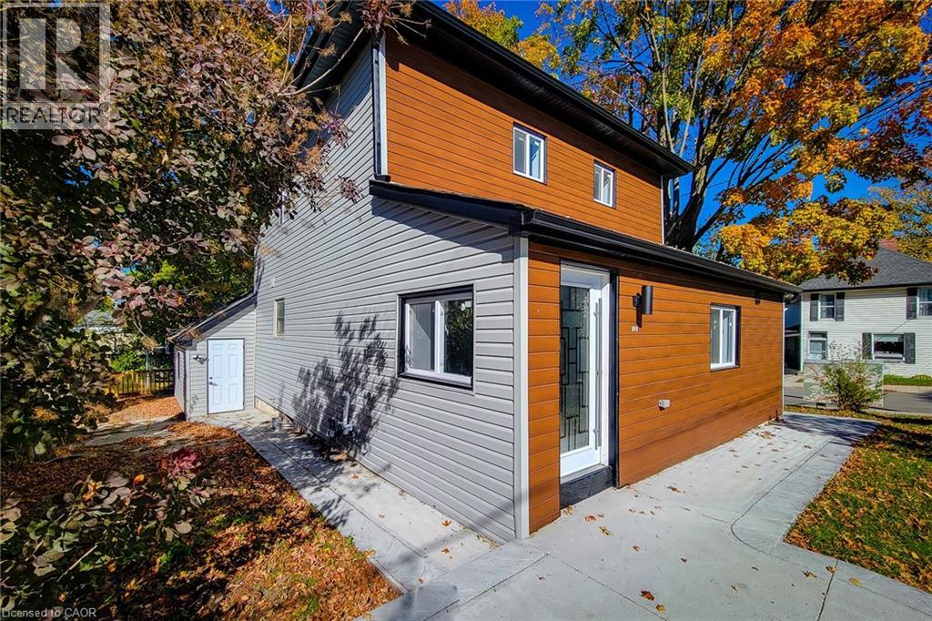 727 S College Ave S, Woodstock, ON N4S 2C7