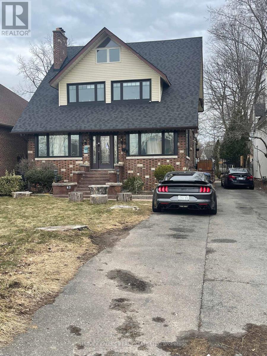 42 Scott St, Brampton, ON L6V 1S2