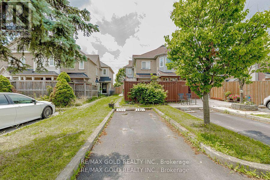 139 Chipmunk Cres, Brampton, ON L6R 1B7