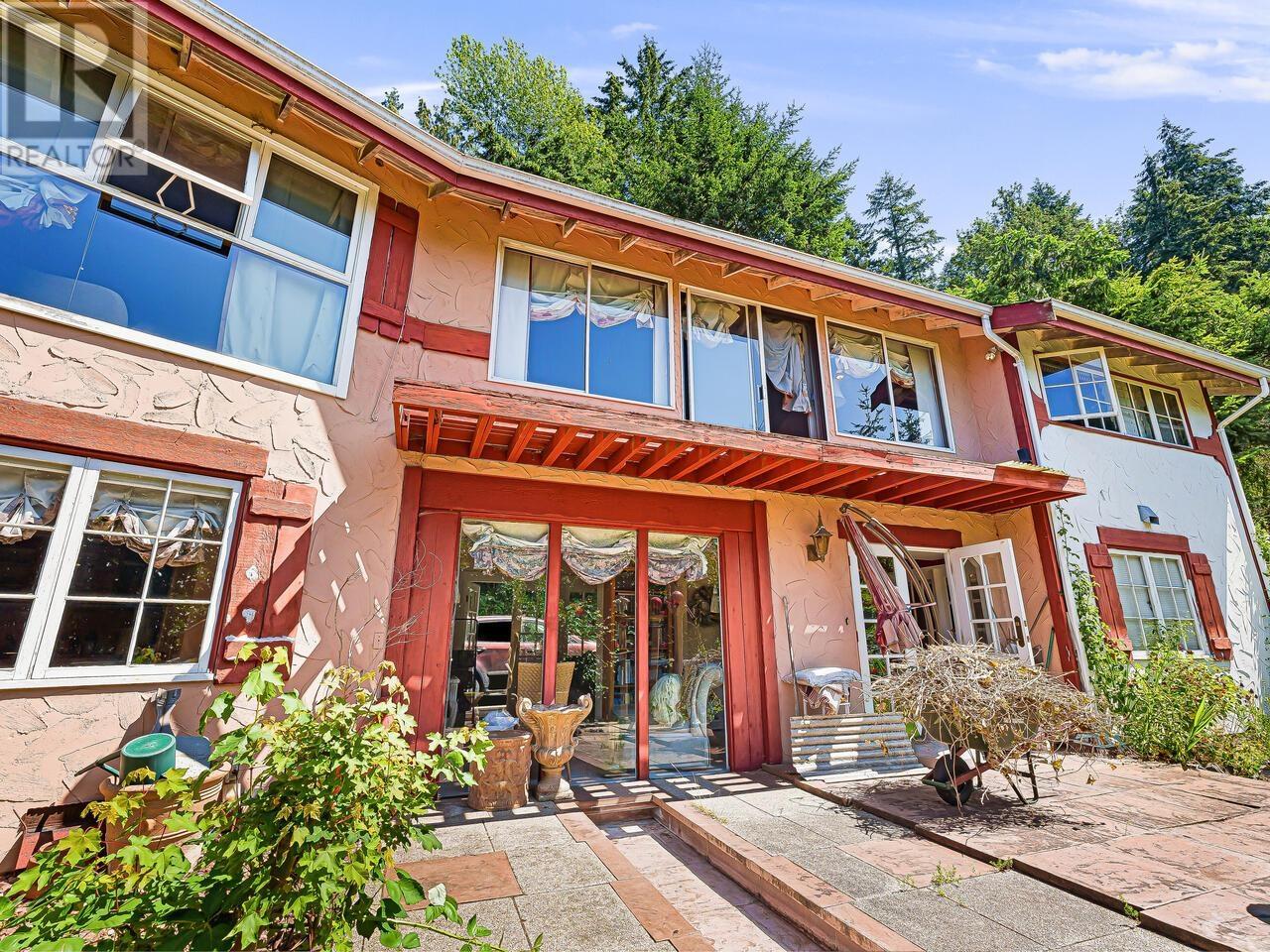 35 Lions Bay Ave, Lions Bay, BC V0N 2E0