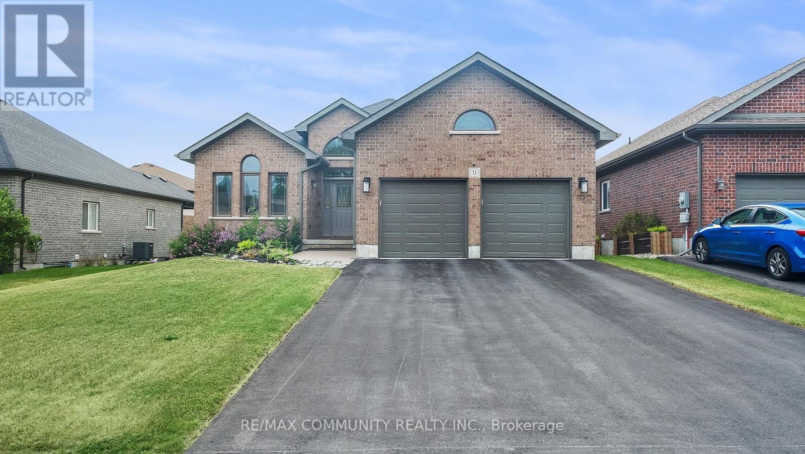 11 Stonecrest Blvd, Quinte West, ON K8R 0A3