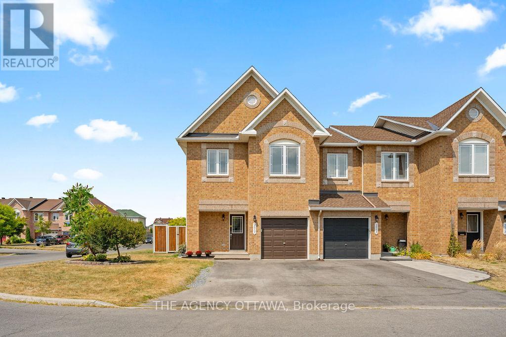 277 Branthaven St, Ottawa, ON K4A 0H8