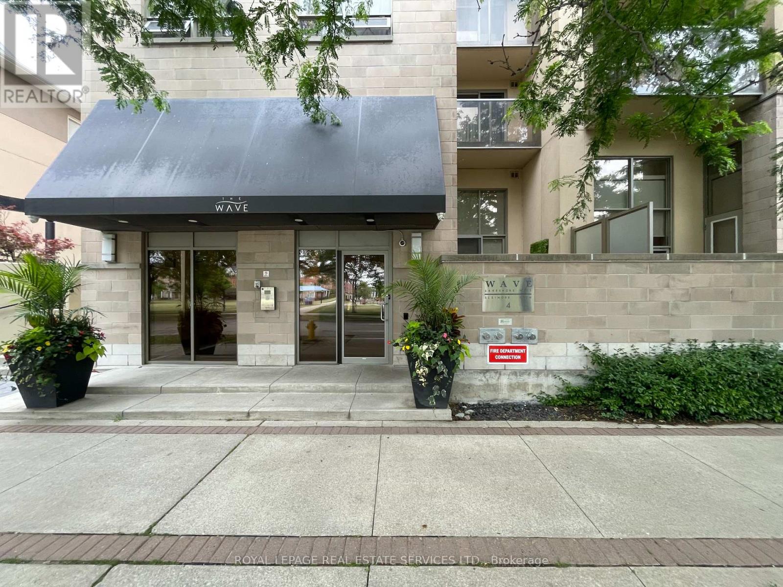 1105 4 Elsinore Path, Toronto, ON M8V 4G7