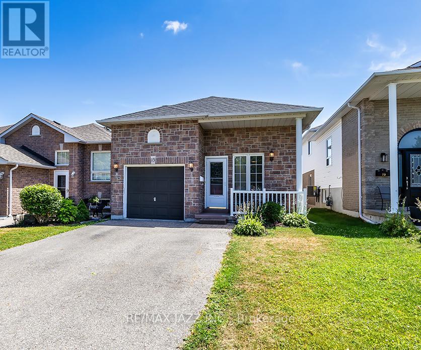 15 Daiseyfield Ave, Clarington, ON L1E 3E8