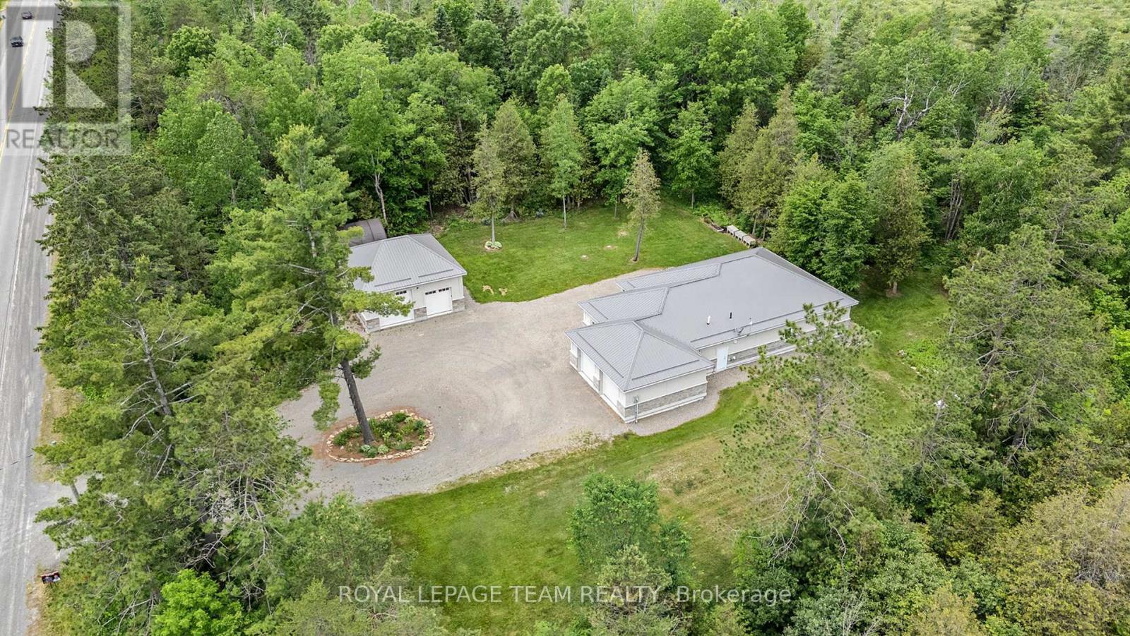 4517 Roger Stevens Dr, Ottawa, ON K7A 4S6