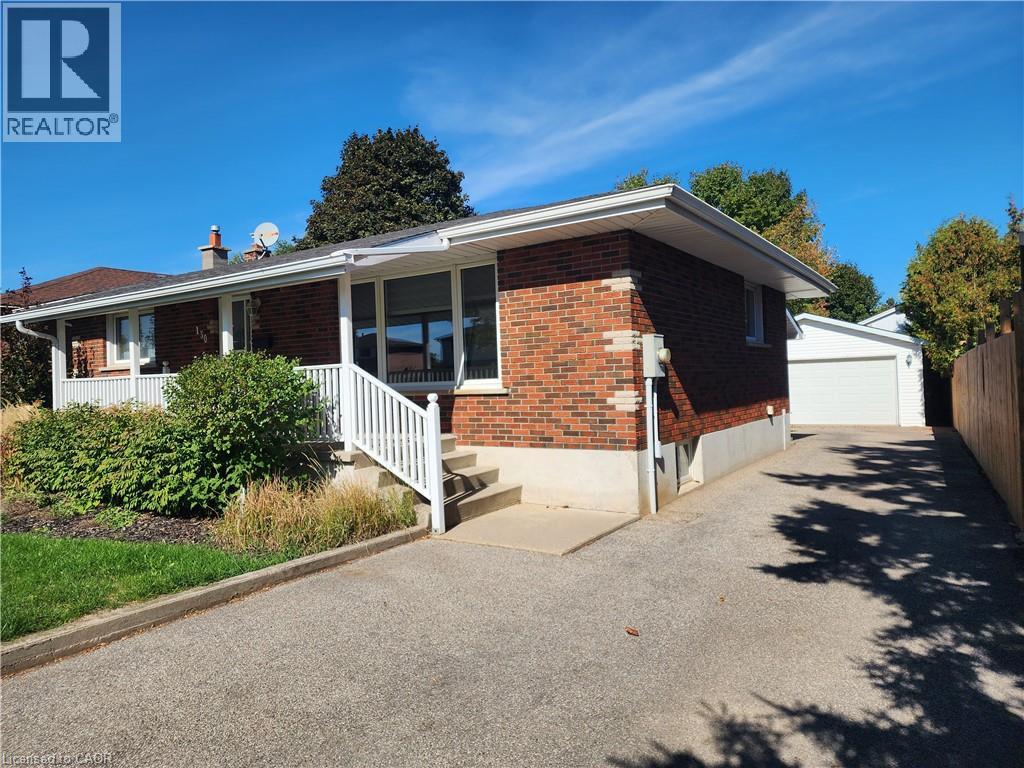 130 Balmoral Dr, Brantford, ON N3R 5C4