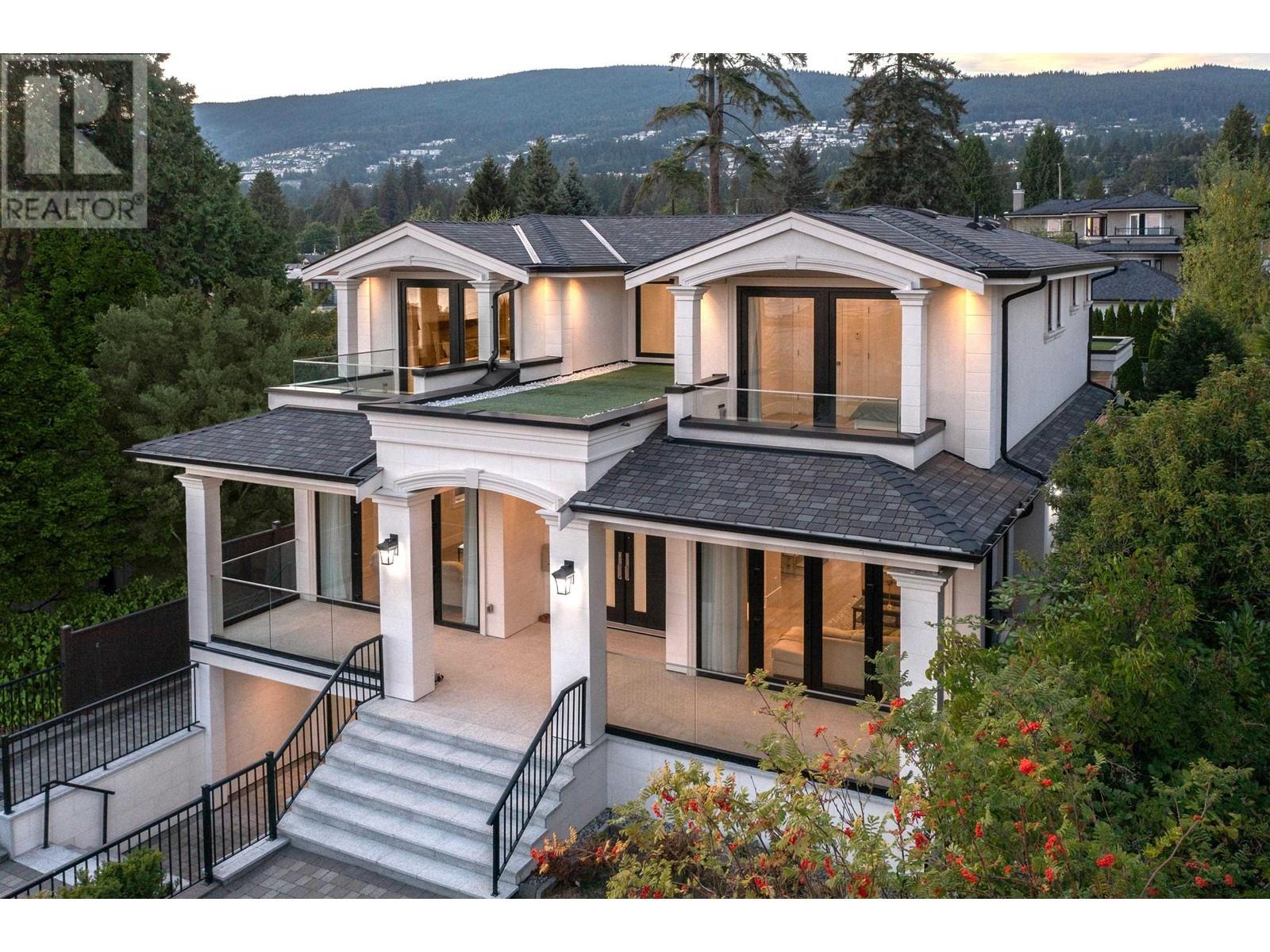 1115 Fulton Ave, West Vancouver, BC V7T 1N4