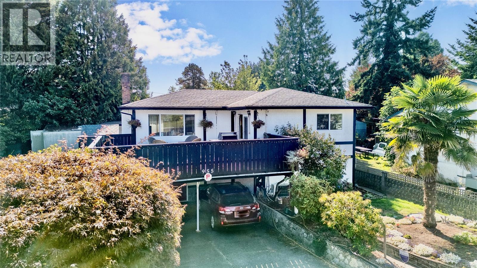 955 Tattersall Dr, Saanich, BC V8X 2X1