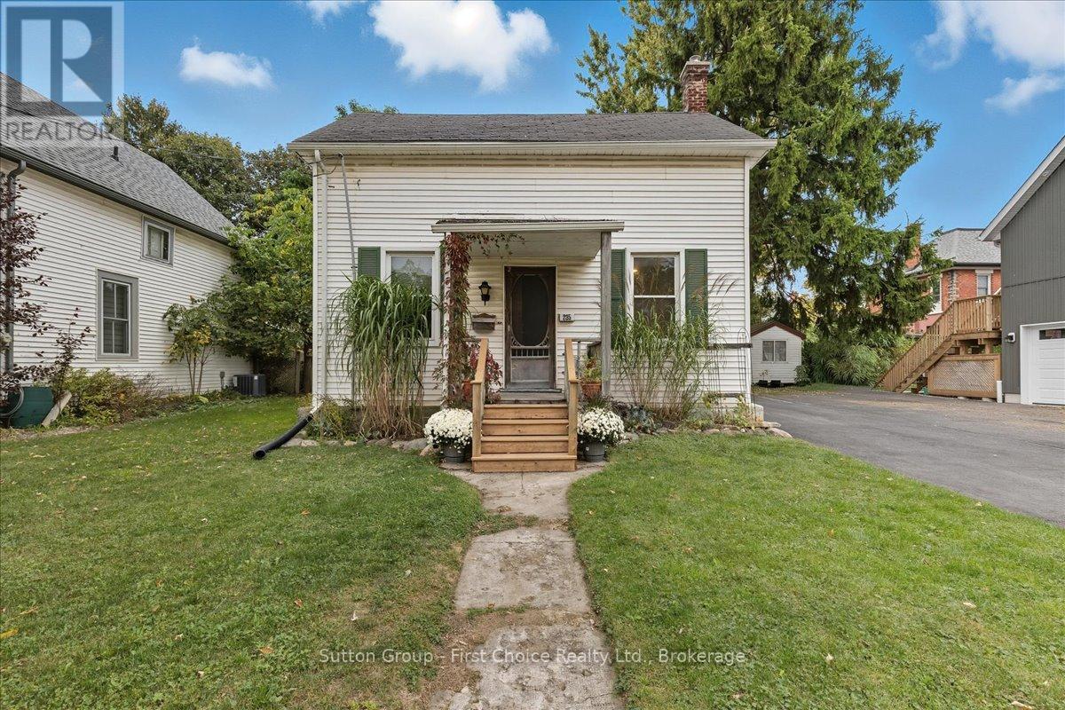 235 Wellington St, Stratford, ON N5A 2L7