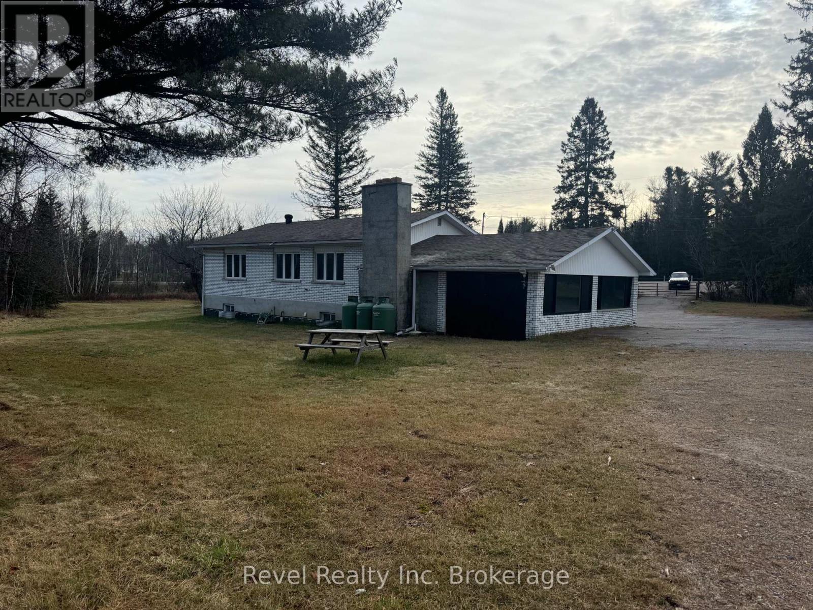 17 Highway E Unit 3877, Papineau-cameron Papineau Cameron, ON P0H 1V0