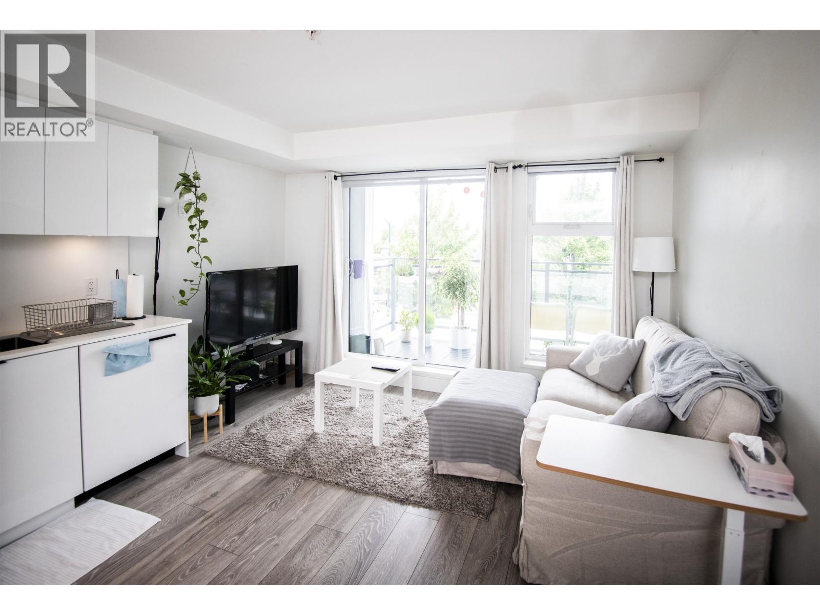 630 E Broadway Unit 216, Vancouver, BC V5T 0J1
