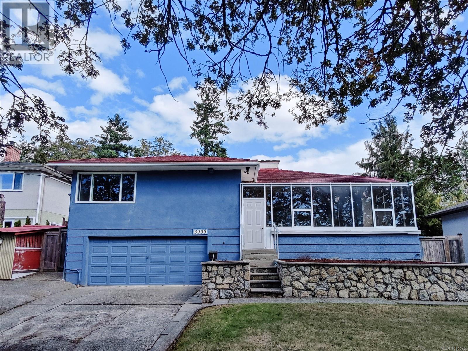 3933 Saanich Rd, Saanich, BC V8X 1Y7
