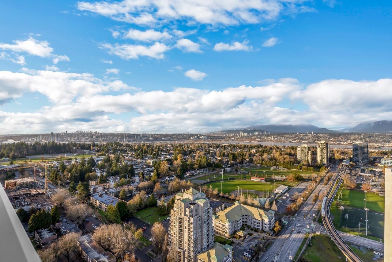 10448 University Drive Unit 3304, Surrey, BC V3T 0S7