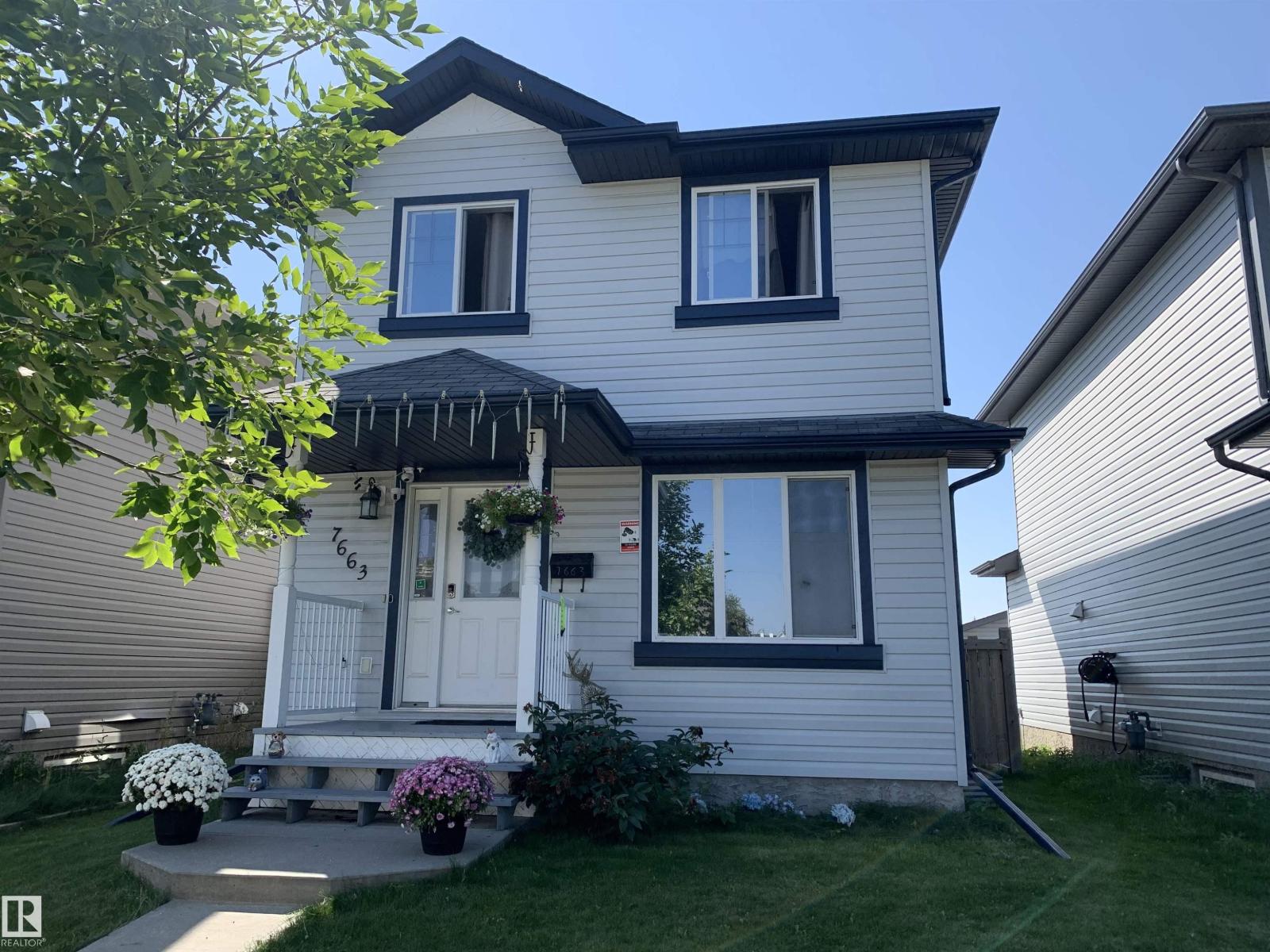 7663 Schmid Cr NW, Edmonton, AB T6R 0K7