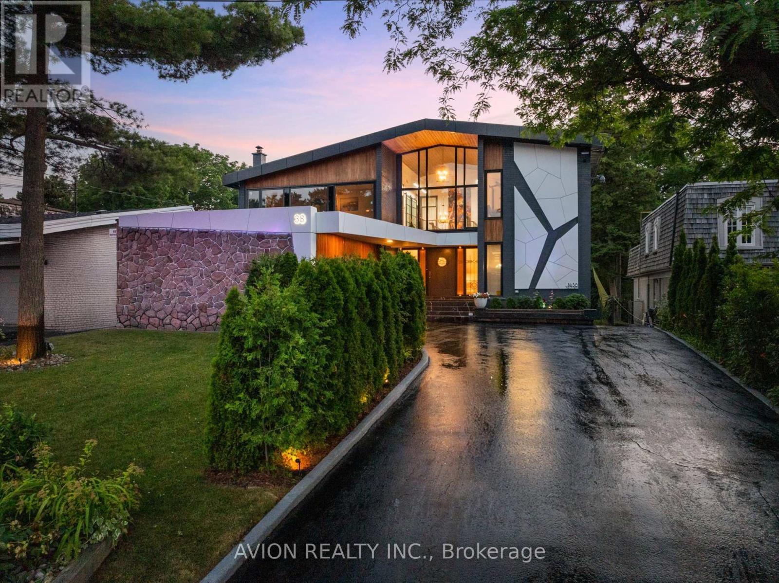 38 Purdon Dr, Toronto, ON M3H 4X1