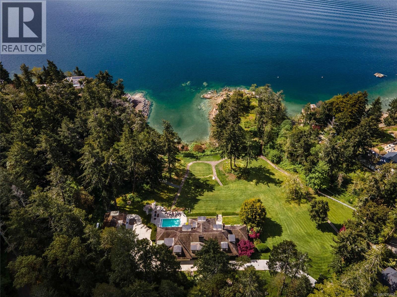 605 Senanus Dr, Central Saanich, BC V8M 1S6
