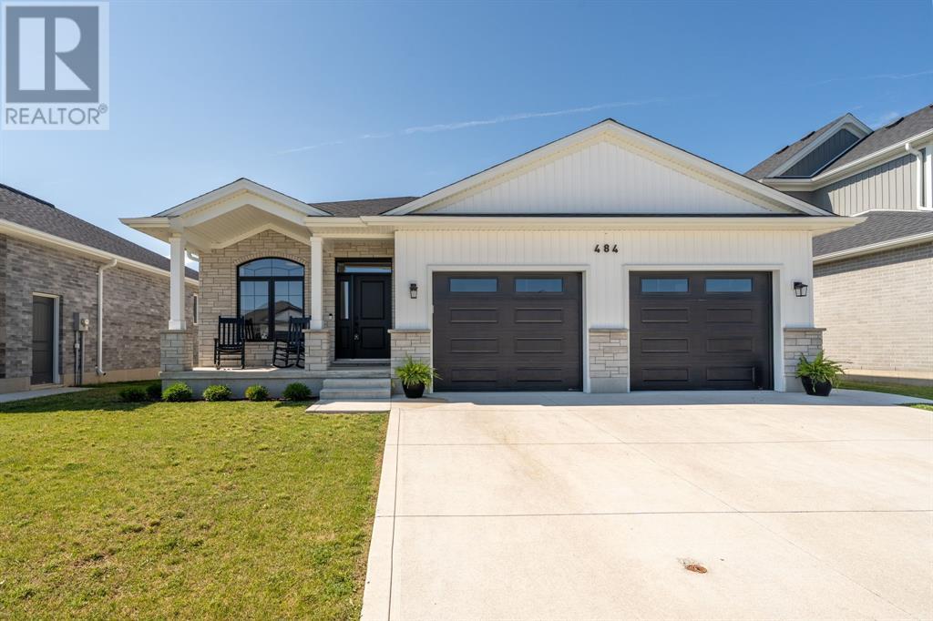 484 Thames St, Plympton-Wyoming, ON N0N 1T0