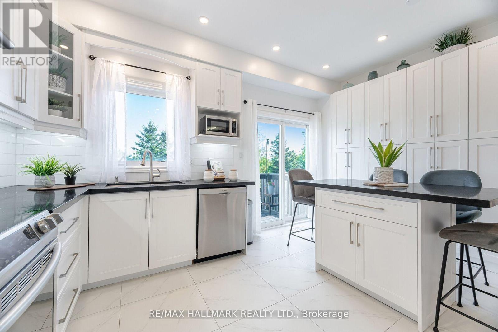 569 Reeves Way Blvd, Whitchurch-Stouffville, ON L4A 0H1