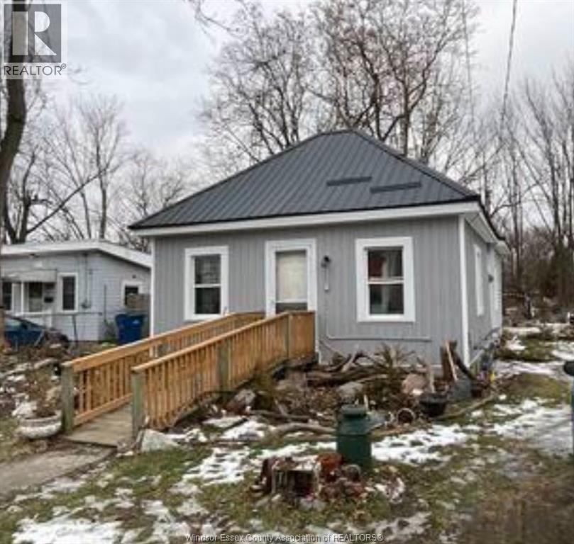 249 King St E, Chatham, ON N7M 3N3