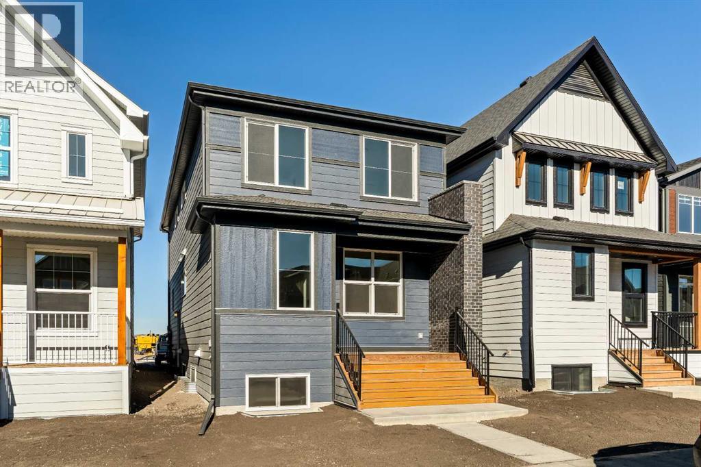 82 Royston Park NW, Calgary, AB T3L 0M5