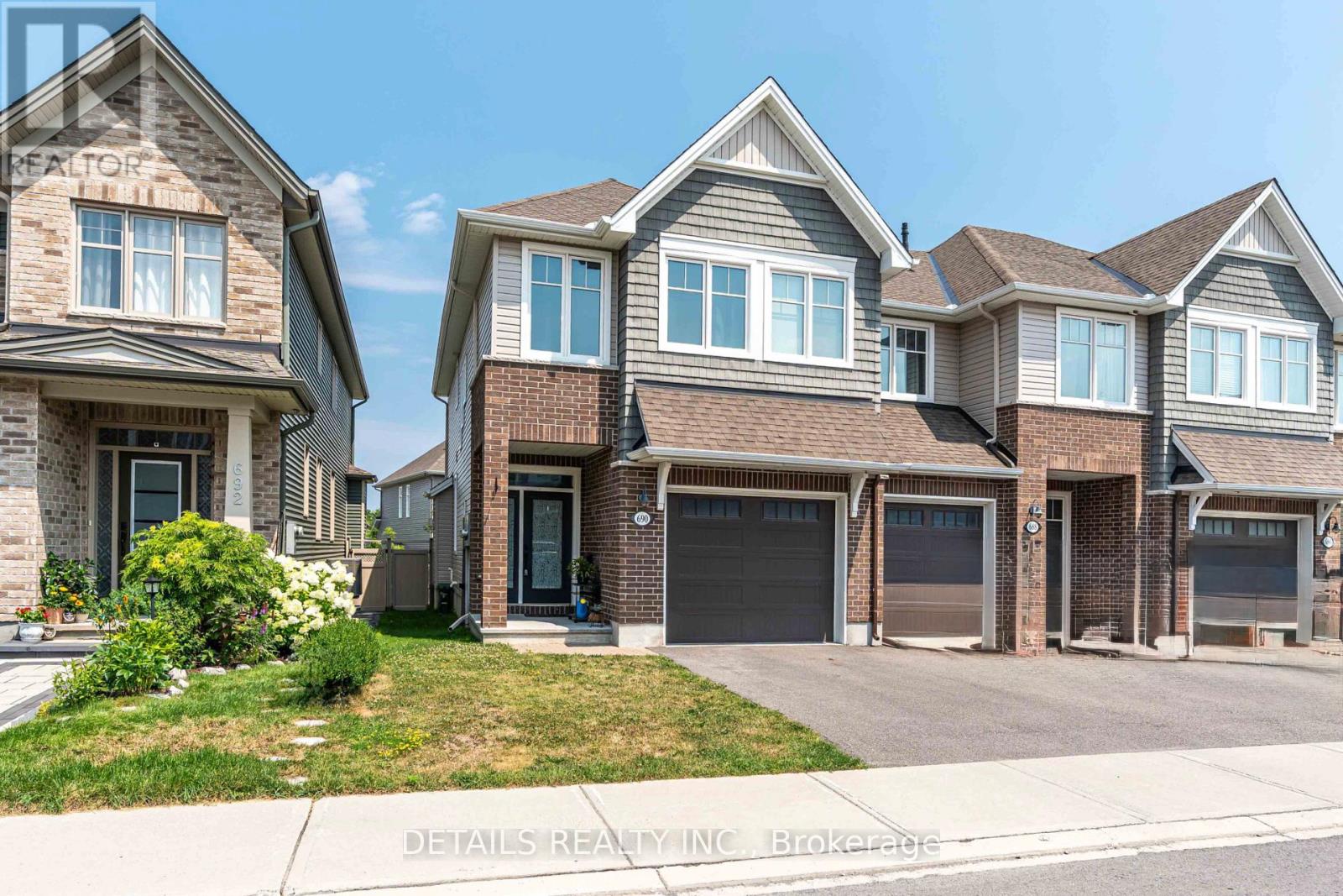 690 Vivera Pl, Ottawa, ON K2S 2N1