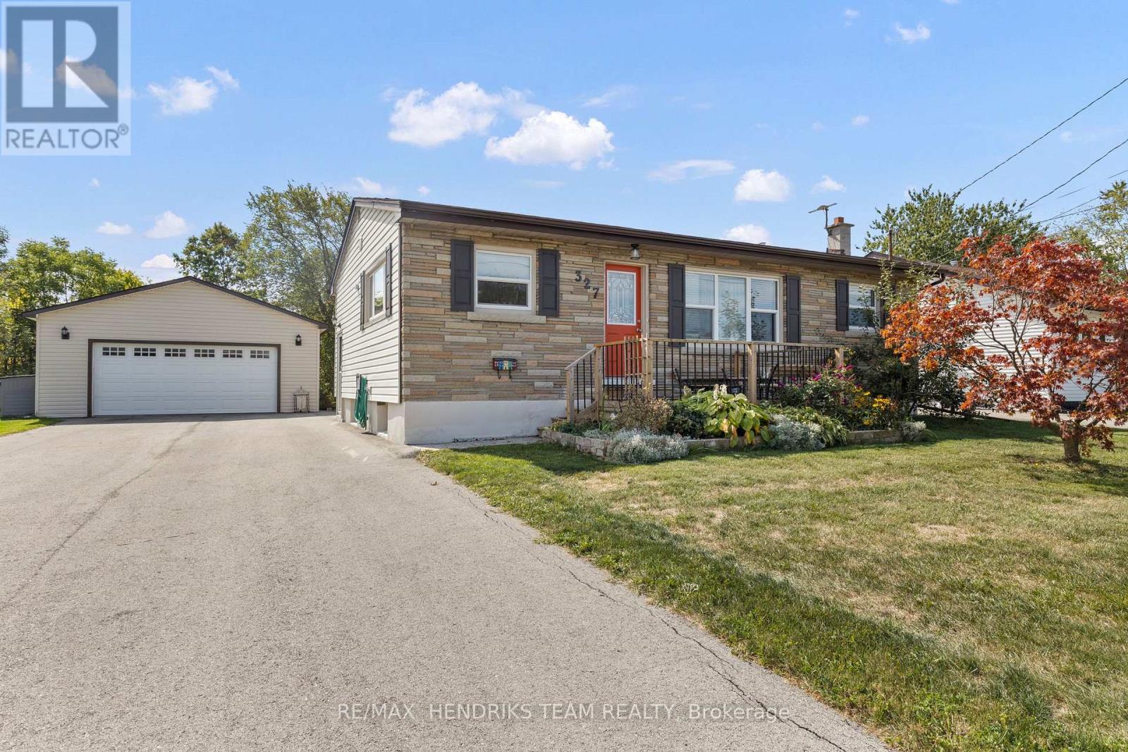 327 St George St, Welland, ON L3C 5P6