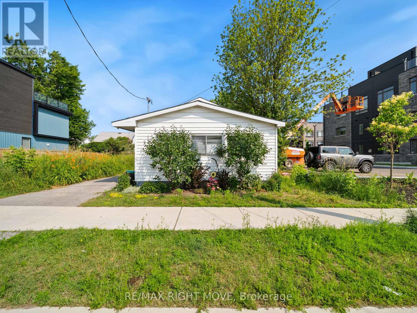 122 Elgin St, Orillia, ON L3V 1S7
