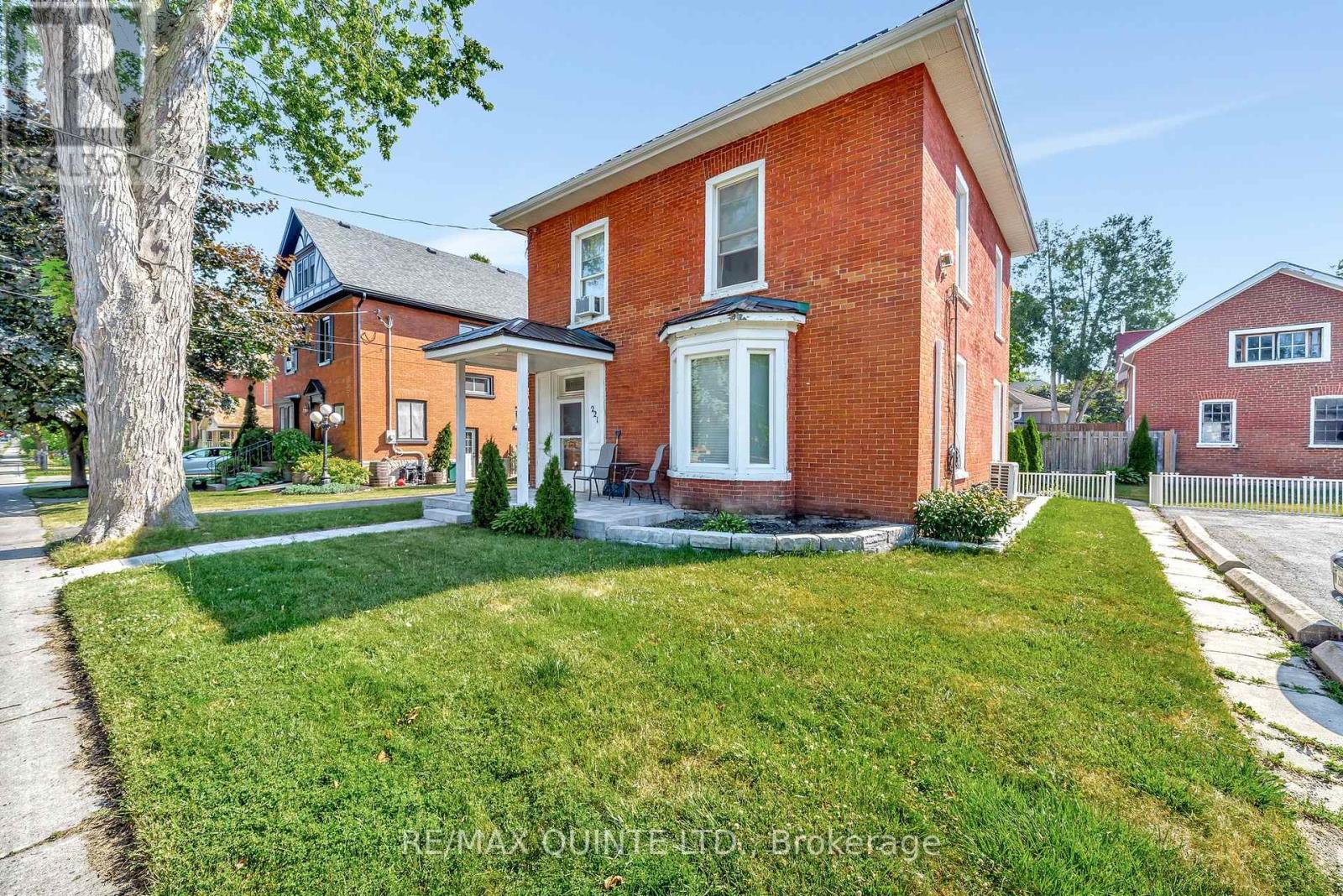 219-221 Ann St, Belleville Belleville Ward, ON K8N 3L5