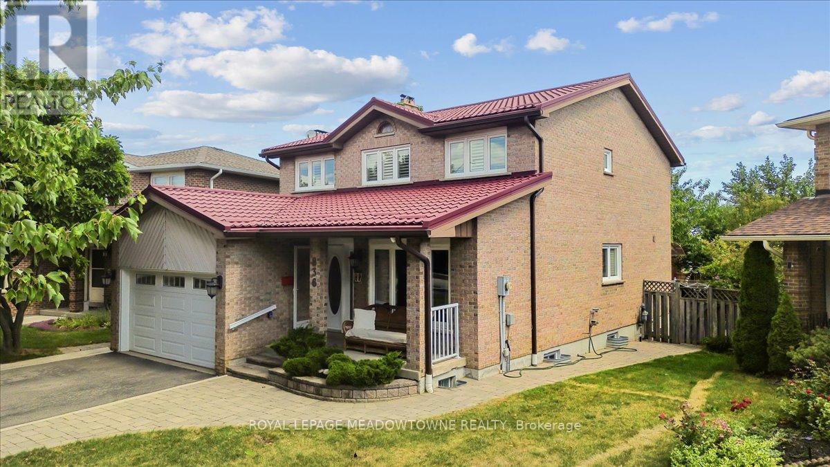 836 Greycedar Cres, Mississauga, ON L4W 3J8