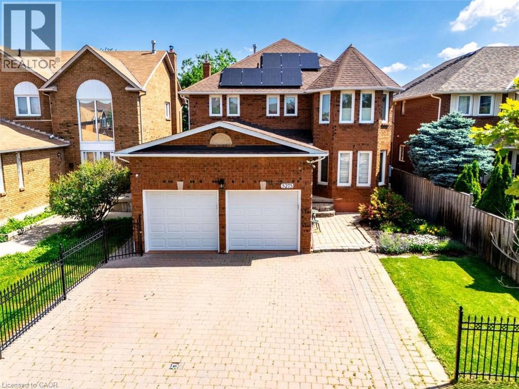 5275 Thornwood Dr, Mississauga, ON L4Z 3J3