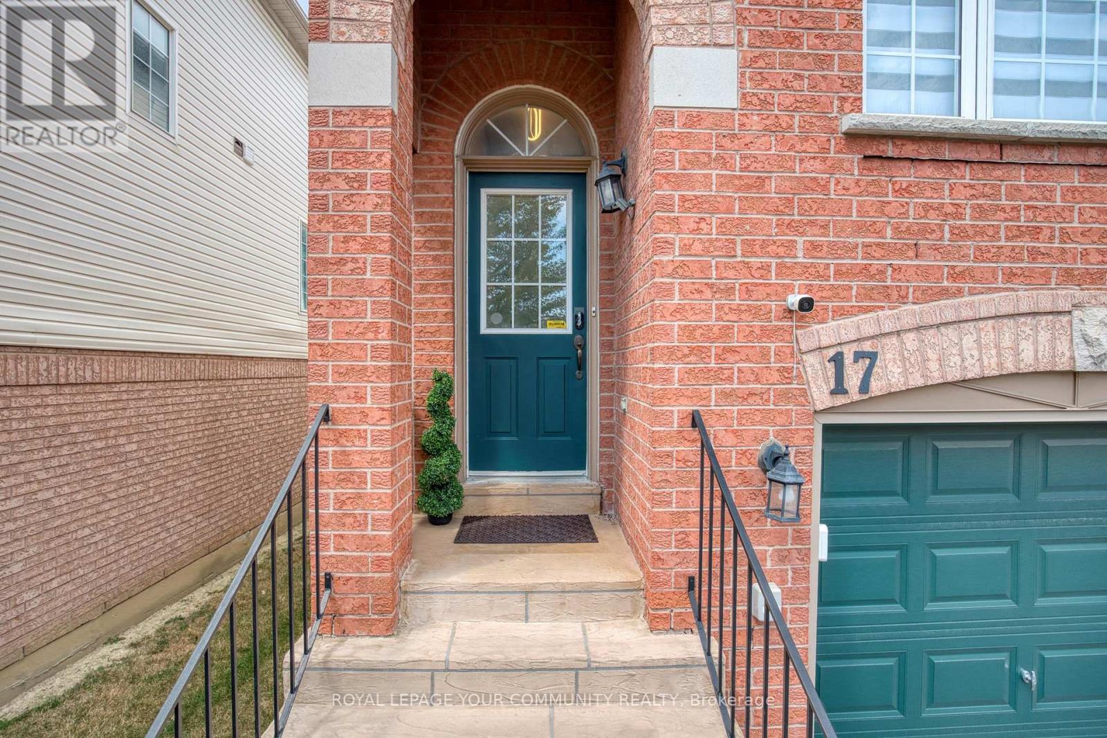 17 3020 Cedarglen Gate, Mississauga, ON L5C 4S7