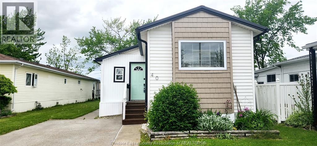40 Parkside Dr, Essex, ON N0R 1J0