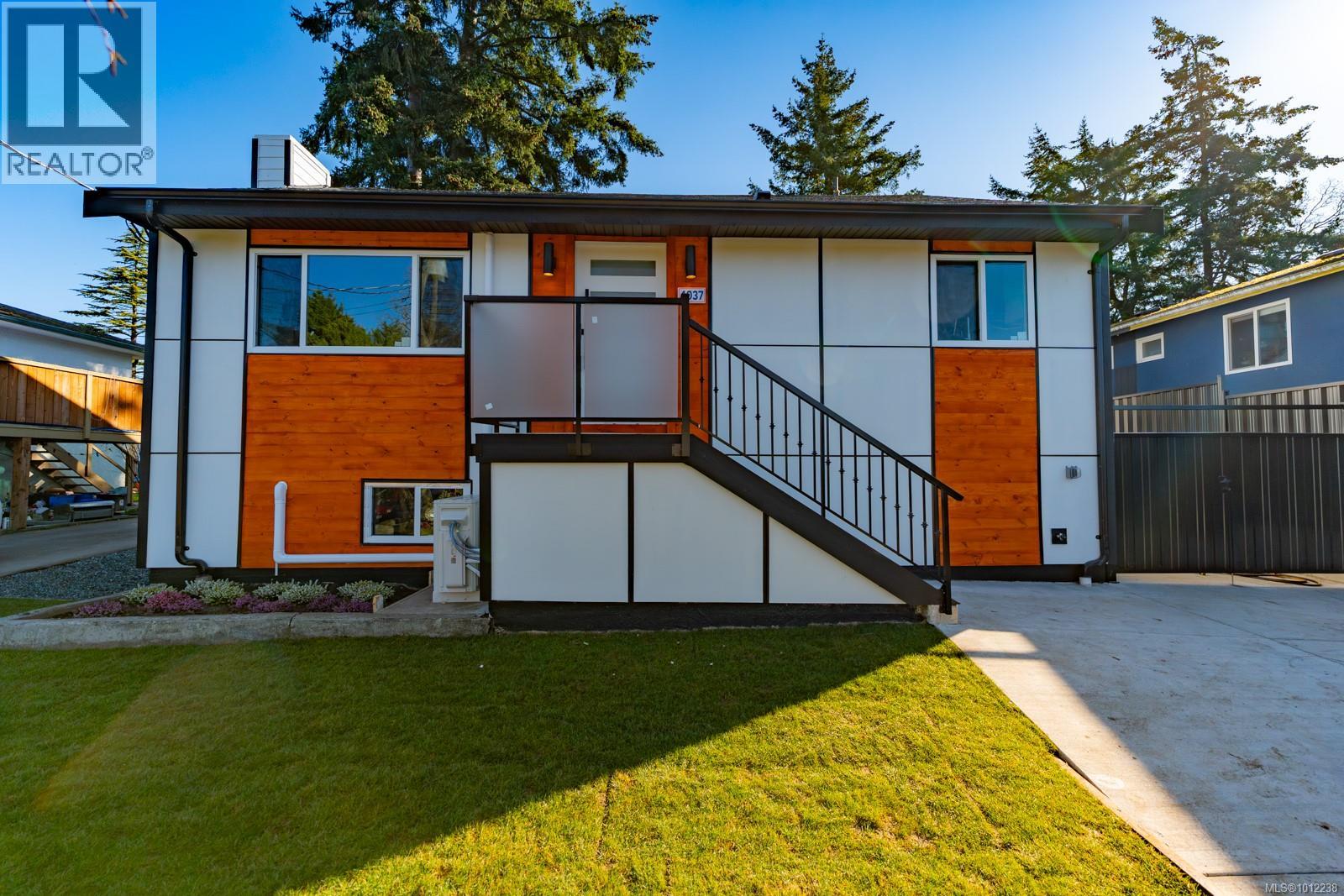 4037 Lakehill Pl, Saanich, BC V8X 2J6