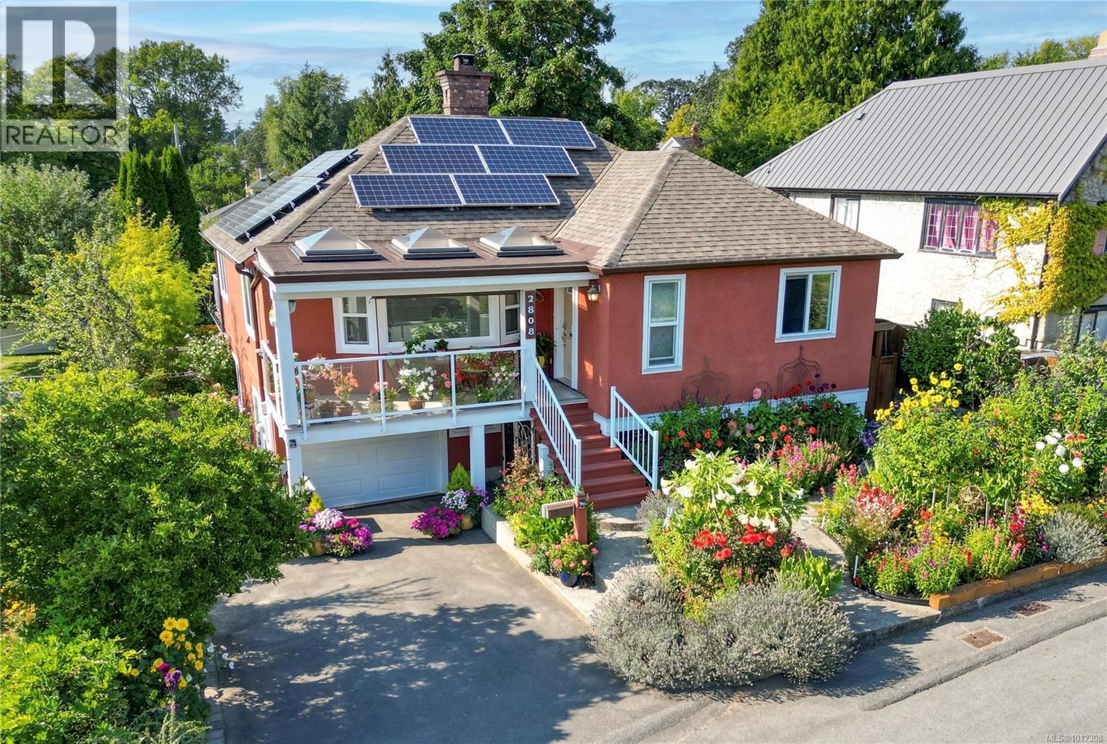 2808 Wyndeatt Ave, Saanich, BC V9A 2L8