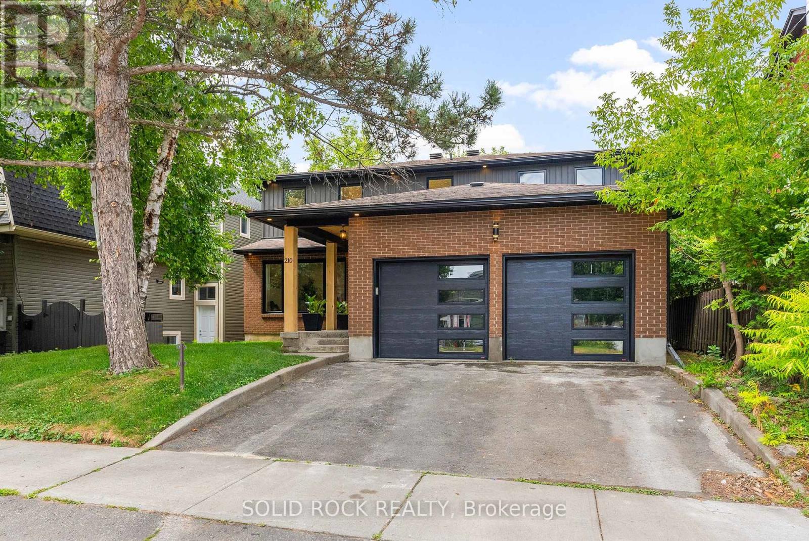 210 Carleton Ave, Ottawa, ON K1Y 0J3