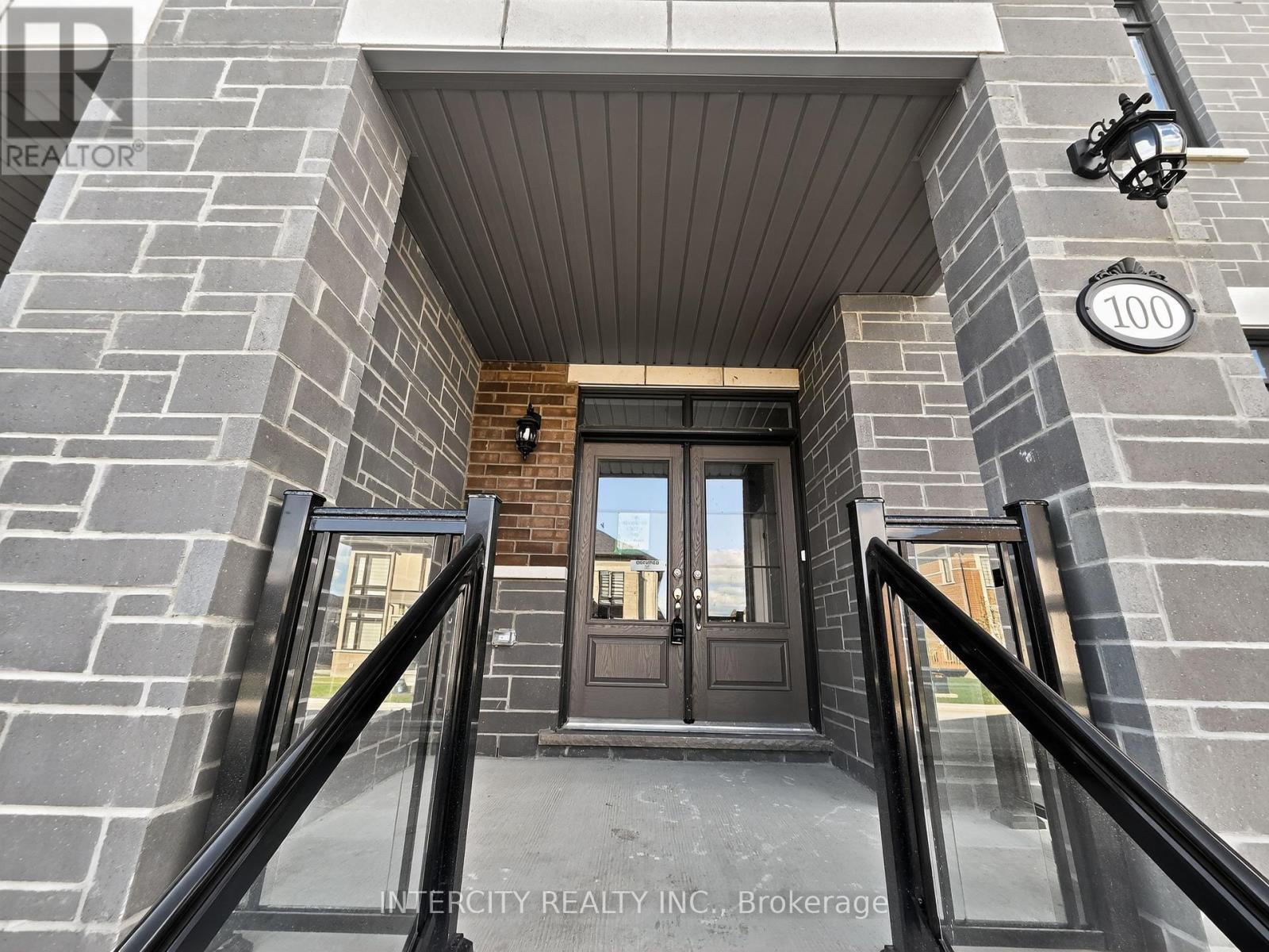 100 Grassbank Rd, Brampton Sandringham-wellington North, ON L6R 4E7